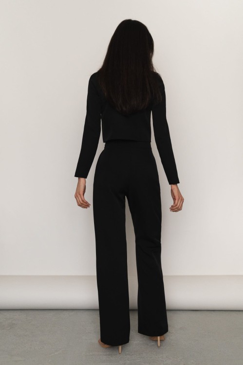 Sidari - elegancki garnitur z krótką marynarką i szerokimi spodniami czarny (4).jpg