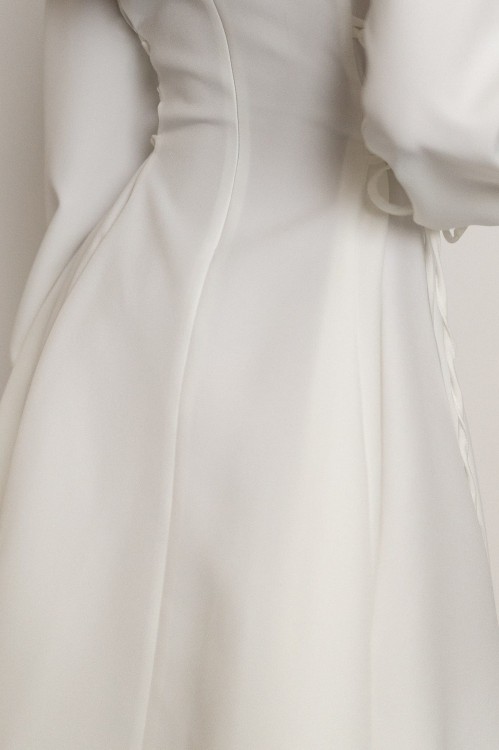 Sotira - rozkloszowana sukienka z wiązaniami ecru (3).jpg