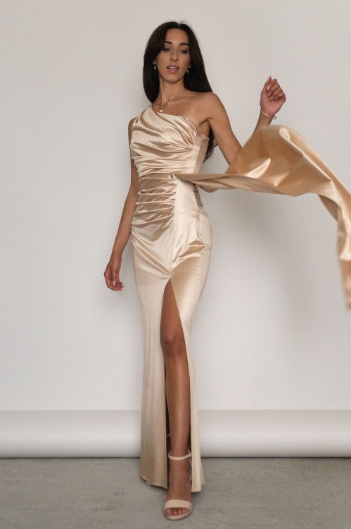 Charlotte - satynowa asymetryczna sukienka maxi beżowa - 1.jpg