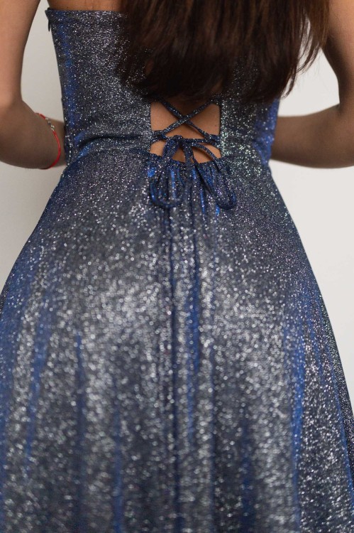 Taormina - błyszcząca sukienka maxi z wiązaniem na plecach srebrna - 5.jpg