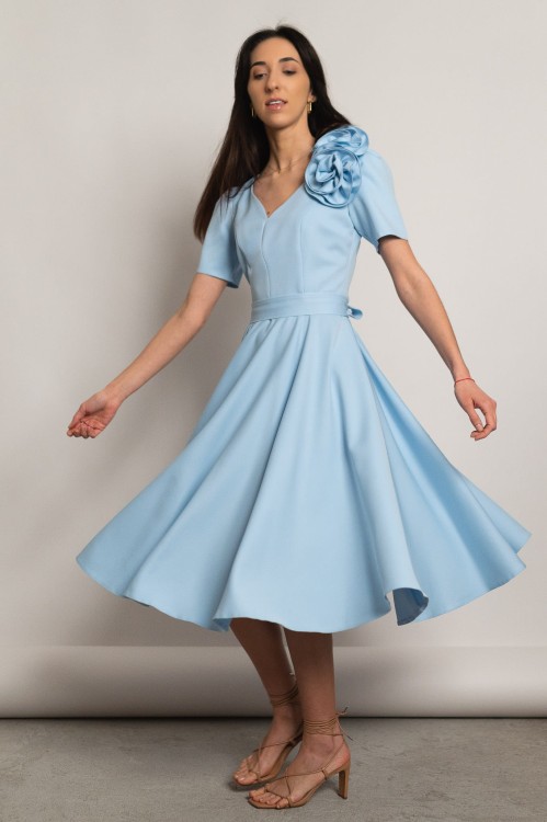 Venezia - rozkloszowana sukienka midi z kwiatami błękitna - 2.jpg