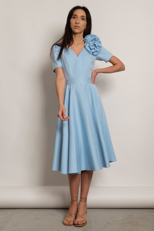 Venezia - rozkloszowana sukienka midi z kwiatami błękitna - 3.jpg