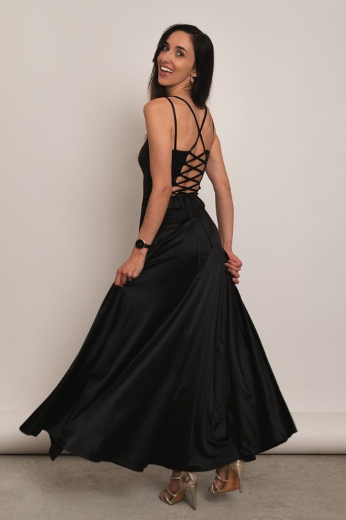 Mijas - satynowa sukienka maxi z gorsetowym wiązaniem czarna - 1.jpg