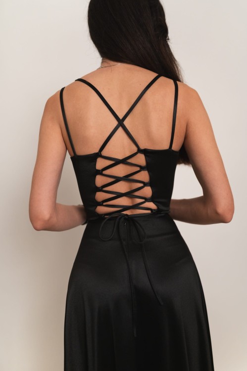 Mijas - satynowa sukienka maxi z gorsetowym wiązaniem czarna - 10.jpg