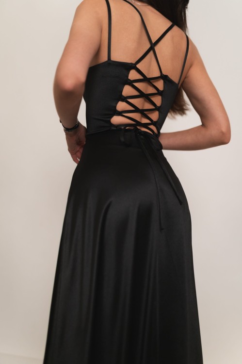 Mijas - satynowa sukienka maxi z gorsetowym wiązaniem czarna - 11.jpg