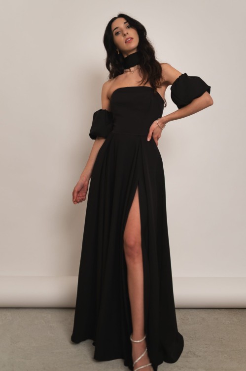 Peania - gorsetowa sukienka maxi z szalem i rękawkami czarna - 2.jpg