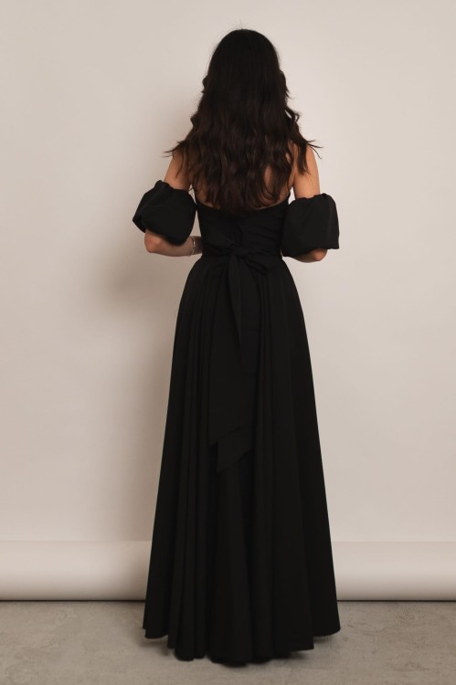 Peania - gorsetowa sukienka maxi z szalem i rękawkami czarna - 4.jpg