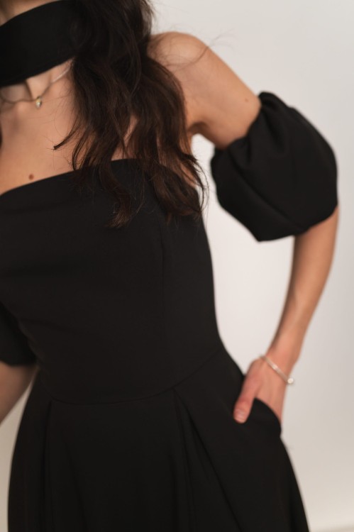 Peania - gorsetowa sukienka maxi z szalem i rękawkami czarna - 5.jpg