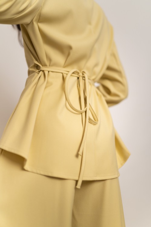 Aveiro - komplet garniturowy marynarka z wiązaniem i rozszerzane spodnie limonkowo-żółty - 14.jpg