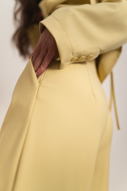 Aveiro - komplet garniturowy marynarka z wiązaniem i rozszerzane spodnie limonkowo-żółty - 15.jpg