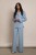 Aveiro - komplet garniturowy marynarka z wiązaniem i rozszerzane spodnie błękitny - 4.jpg