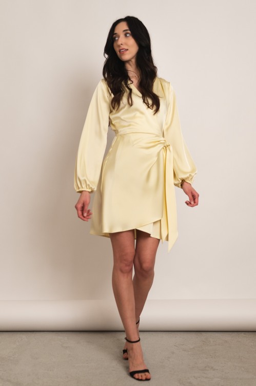 Amadora - satynowa kopertowa sukienka masełkowa - 1.jpg