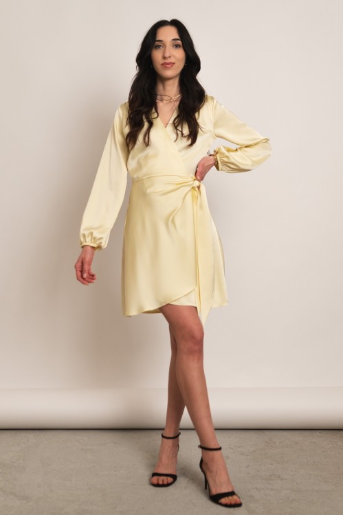 Amadora - satynowa kopertowa sukienka masełkowa - 3.jpg