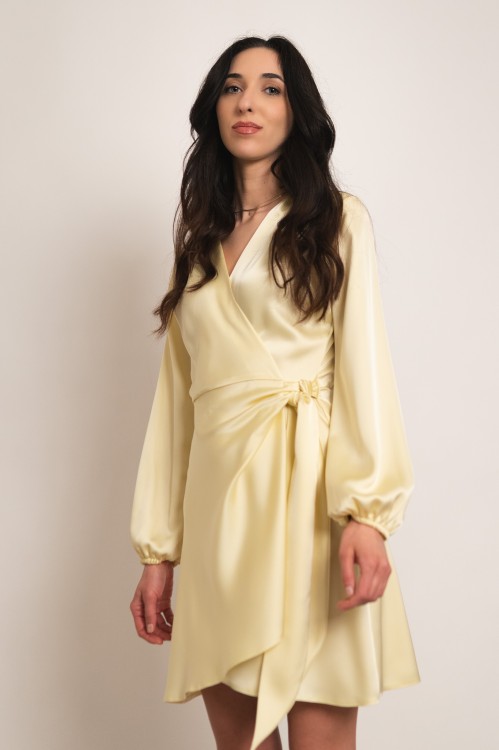 Amadora - satynowa kopertowa sukienka masełkowa - 4.jpg