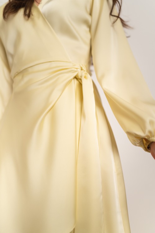 Amadora - satynowa kopertowa sukienka masełkowa - 6.jpg