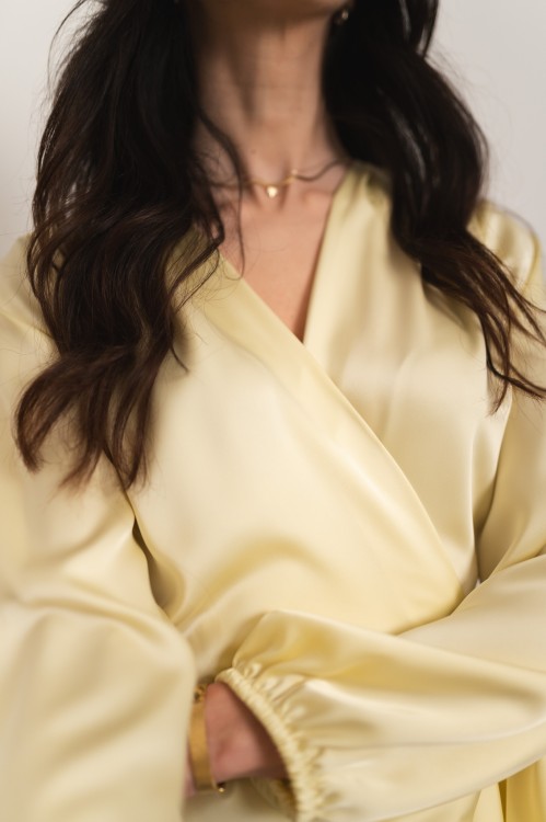 Amadora - satynowa kopertowa sukienka masełkowa - 9.jpg