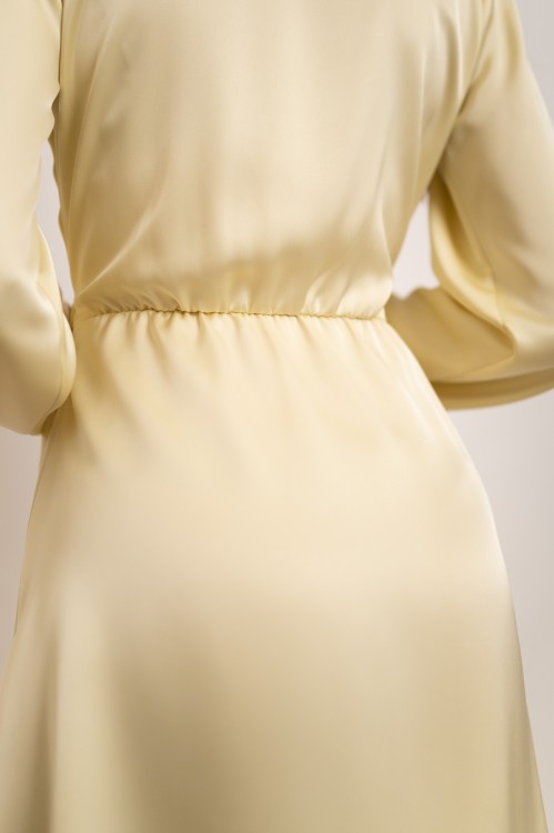 Amadora - satynowa kopertowa sukienka masełkowa - 11.jpg
