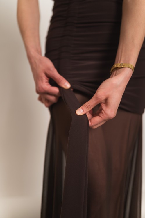 Melisia - sukienka maxi z asymetryczną górą i transparentną siateczką brązowa - 10.jpg