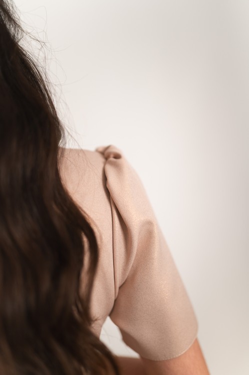 Tropea - błyszcząca sukienka maxi z różami beżowa - 9.jpg