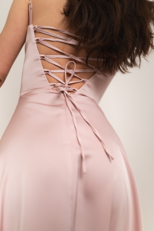 Artemida - satynowa sukienka maxi z dekoltem woda i gorsetem pudrowy róż - 10.jpg