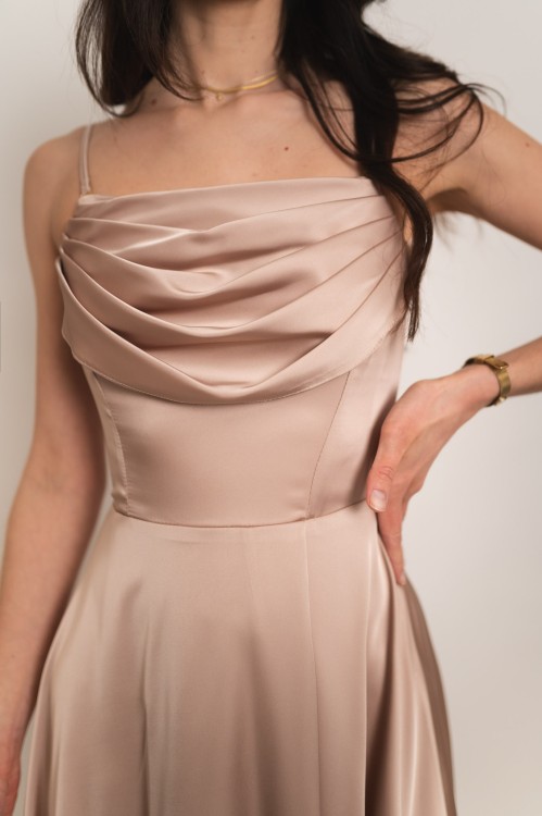 Artemida - satynowa sukienka maxi z dekoltem woda i gorsetem beżowa - 8.jpg