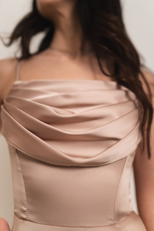 Artemida - satynowa sukienka maxi z dekoltem woda i gorsetem beżowa - 9.jpg