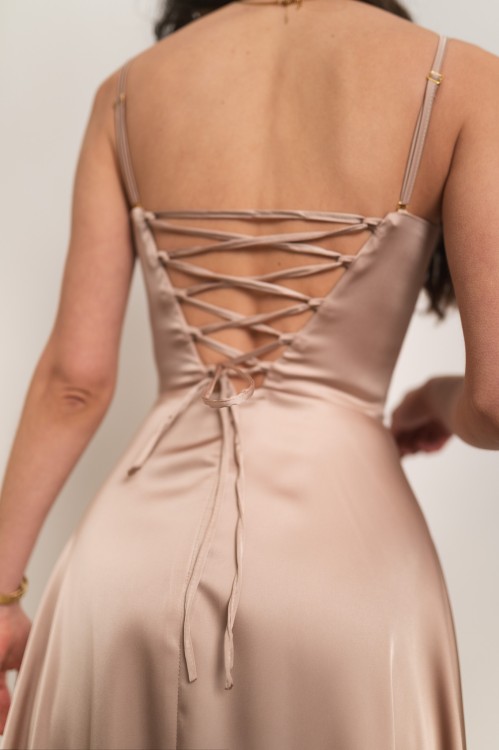 Artemida - satynowa sukienka maxi z dekoltem woda i gorsetem beżowa - 10.jpg