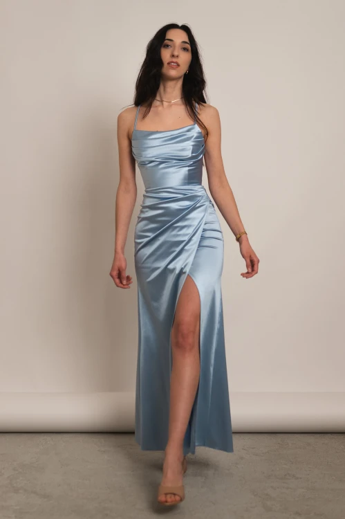 Nausa - satynowa sukienka maxi rybka z wiązaniem na plecach błękitna - 1.jpg