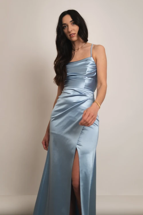 Nausa - satynowa sukienka maxi rybka z wiązaniem na plecach błękitna - 6.jpg