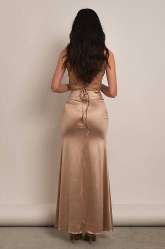 Nausa - satynowa sukienka maxi rybka z wiązaniem na plecach złota - 2.jpg