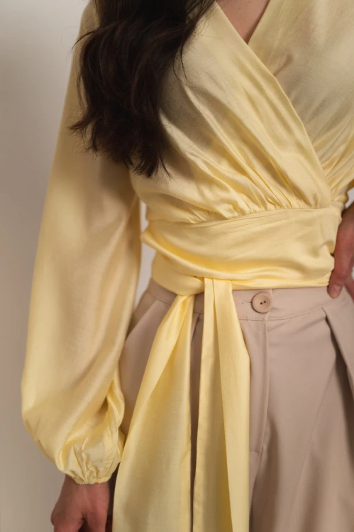 Fez - wiskozowa wiązana bluzka w kolorze żółtym - 9.jpg