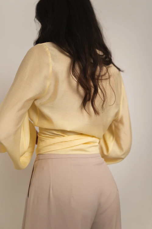 Fez - wiskozowa wiązana bluzka w kolorze żółtym - 10.jpg