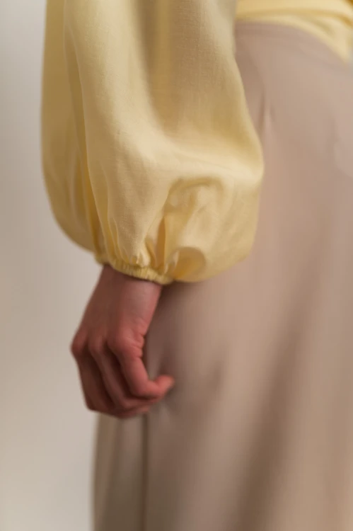 Fez - wiskozowa wiązana bluzka w kolorze żółtym - 11.jpg