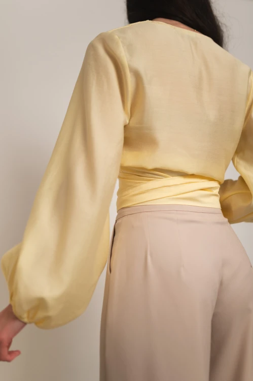 Fez - wiskozowa wiązana bluzka w kolorze żółtym - 13.jpg