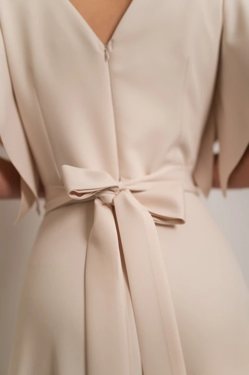 Perea - sukienka plus size maxi z motylkowym krótkim rękawem i kwiatem waniliowa - 10.jpg