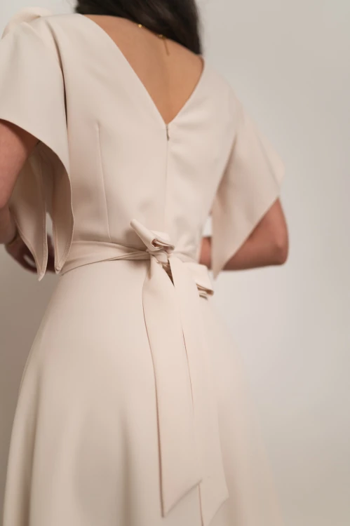 Perea - sukienka plus size maxi z motylkowym krótkim rękawem i kwiatem waniliowa - 12.jpg