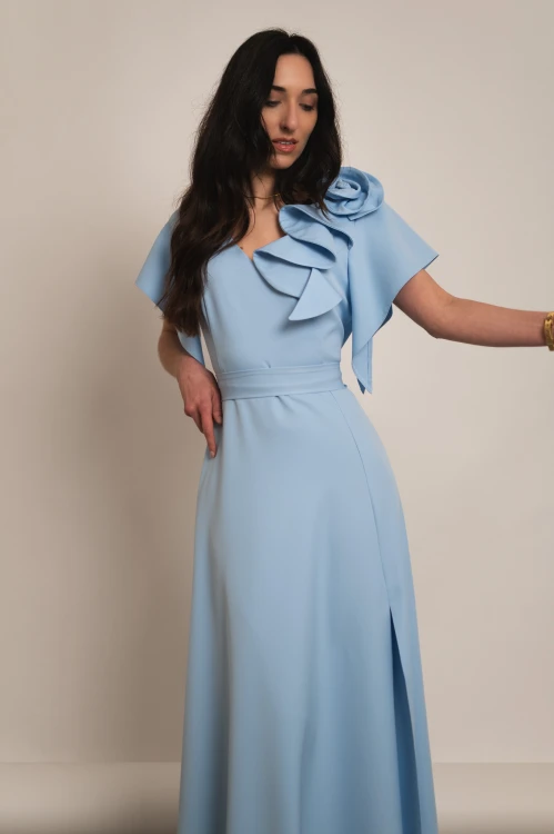 Perea - sukienka plus size maxi z motylkowym krótkim rękawem i kwiatem błękitna - 4.jpg