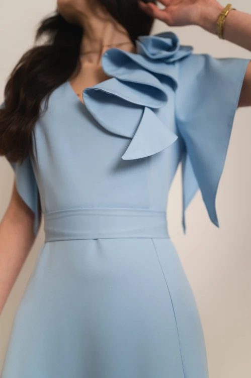 Perea - sukienka plus size maxi z motylkowym krótkim rękawem i kwiatem błękitna - 9.jpg