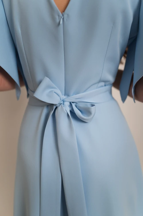 Perea - sukienka plus size maxi z motylkowym krótkim rękawem i kwiatem błękitna - 11.jpg