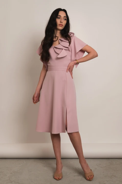 Perea - sukienka plus size midi z motylkowym krótkim rękawem i kwiatem pudrowy róż - 1.jpg