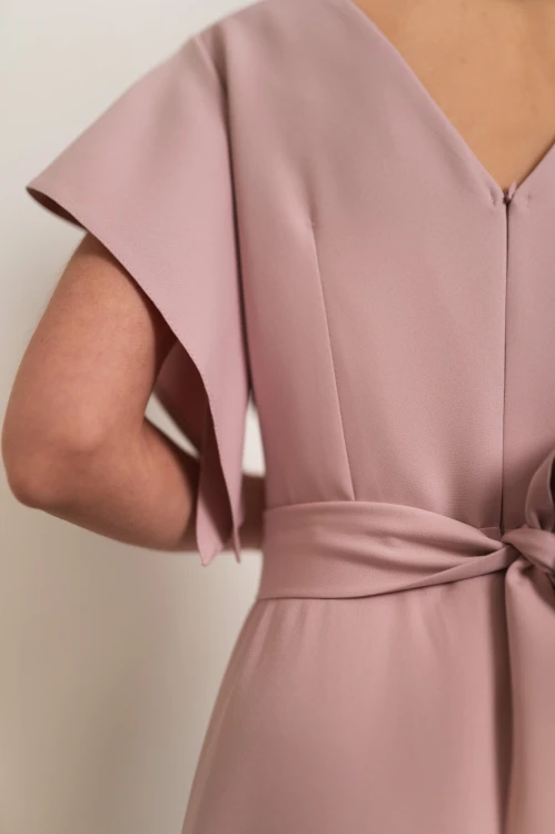Perea - sukienka plus size midi z motylkowym krótkim rękawem i kwiatem pudrowy róż - 11.jpg