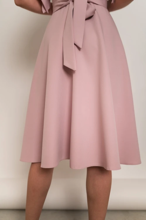 Perea - sukienka plus size midi z motylkowym krótkim rękawem i kwiatem pudrowy róż - 12.jpg