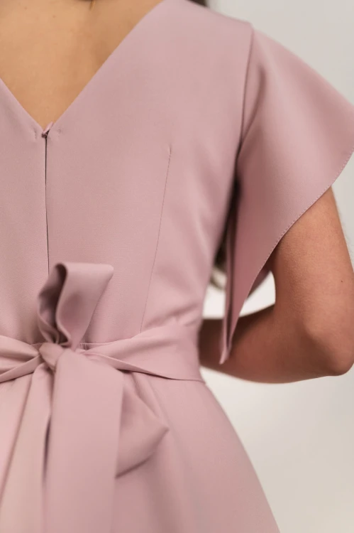 Perea - sukienka plus size midi z motylkowym krótkim rękawem i kwiatem pudrowy róż - 13.jpg