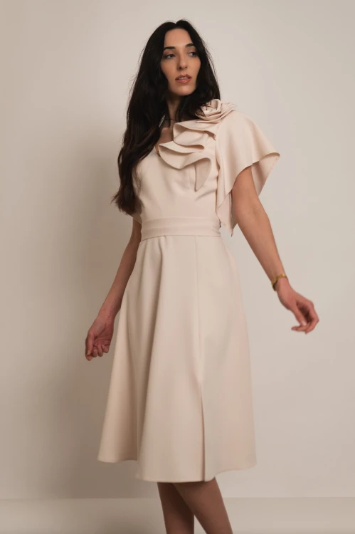 Perea - sukienka plus size midi z motylkowym krótkim rękawem i kwiatem waniliowa - 5.jpg