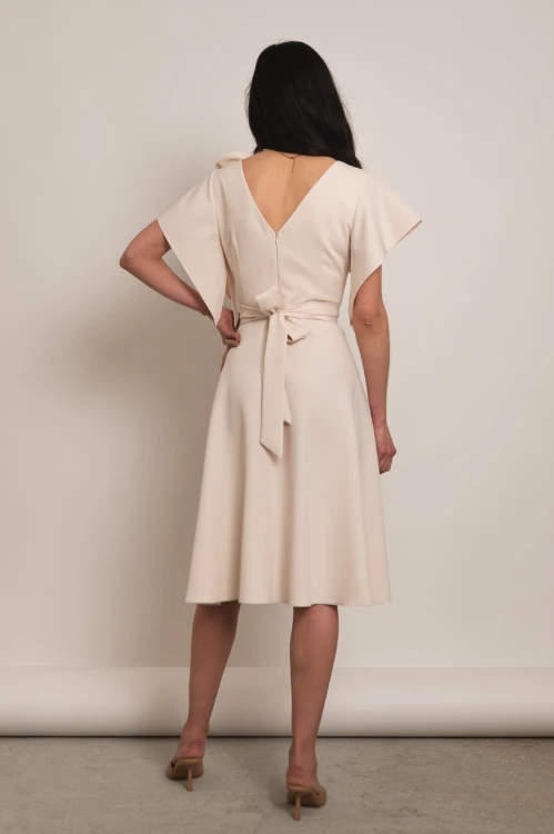 Perea - sukienka plus size midi z motylkowym krótkim rękawem i kwiatem waniliowa - 6.jpg