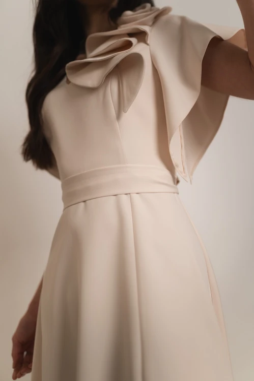 Perea - sukienka plus size midi z motylkowym krótkim rękawem i kwiatem waniliowa - 8.jpg