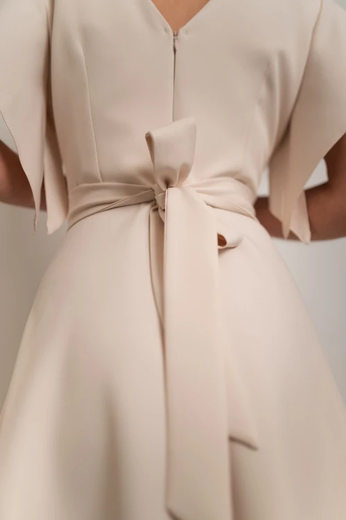 Perea - sukienka plus size midi z motylkowym krótkim rękawem i kwiatem waniliowa - 11.jpg