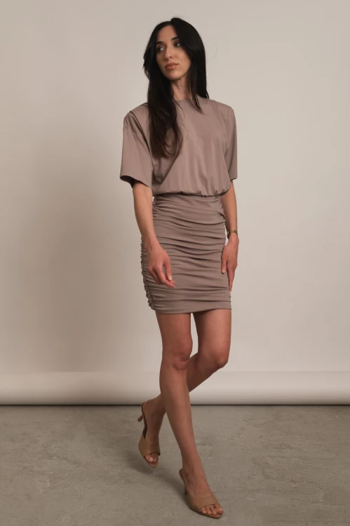 Lamia - drapowana sukienka mini z krótkim rękawem mokka - 1.jpg
