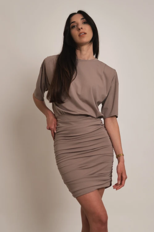 Lamia - drapowana sukienka mini z krótkim rękawem mokka - 6.jpg