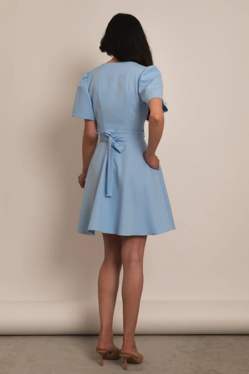 Salamina - kopertowa sukienka mini na krótki rękaw błękitna - 5.jpg